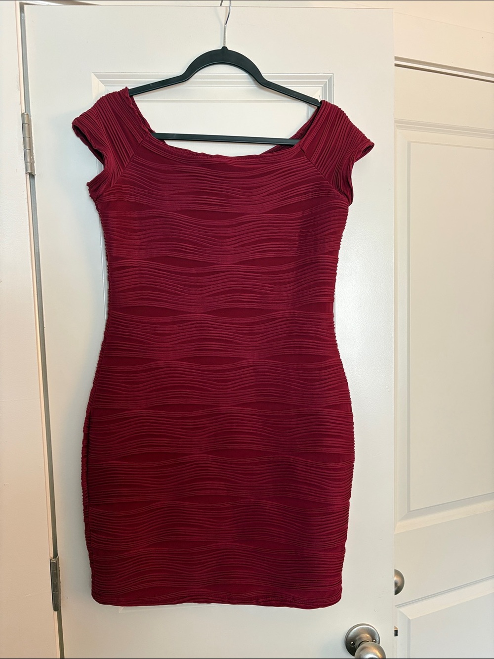 Brat Star Wine-Red Textured Mini Bodycon Dress